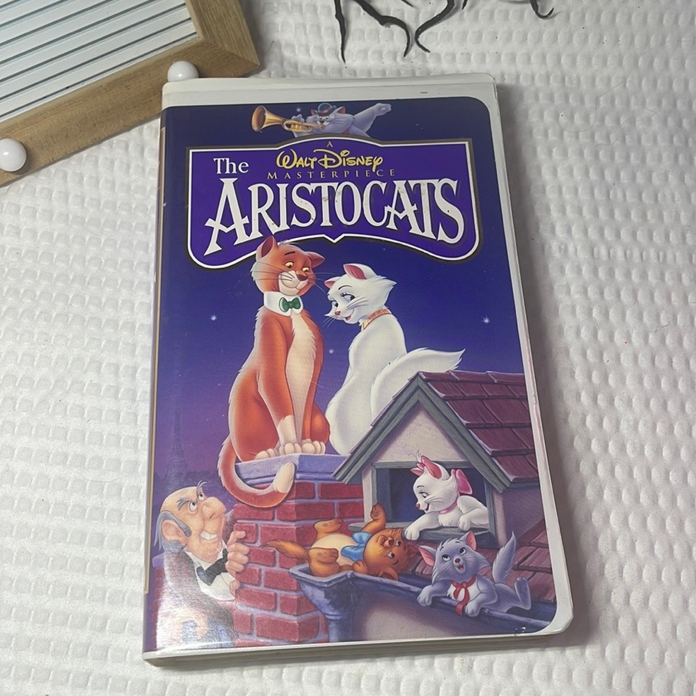 The Aristocats (VHS, 1996, Clamshell) Walt Disney Masterpiece Collection
